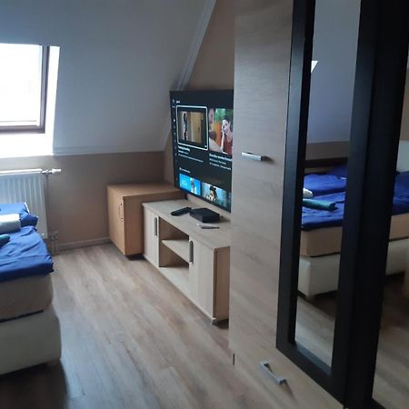 Bajnok Apartman ヘーヴィーズ エクステリア 写真