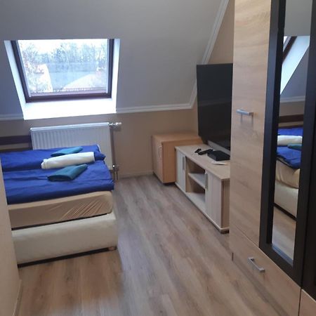 Bajnok Apartman ヘーヴィーズ エクステリア 写真