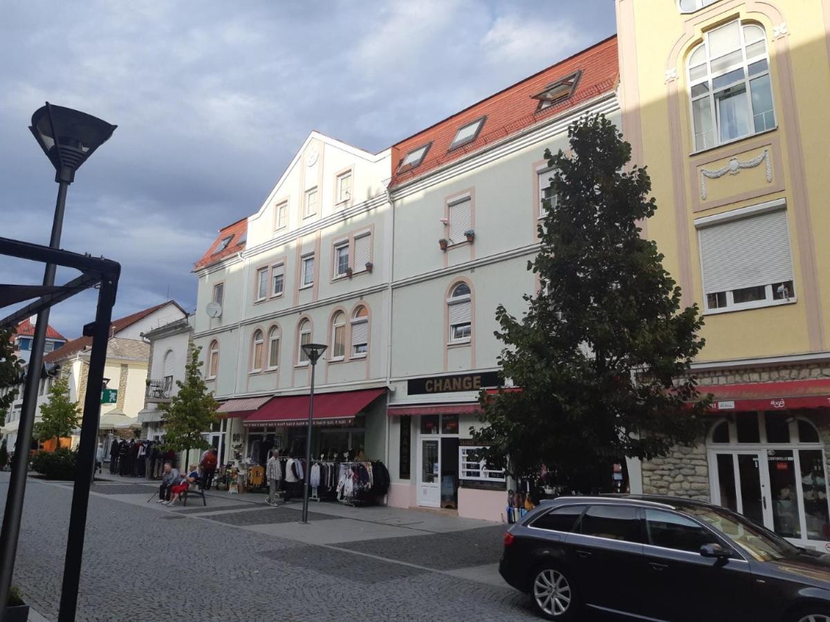 Bajnok Apartman ヘーヴィーズ エクステリア 写真