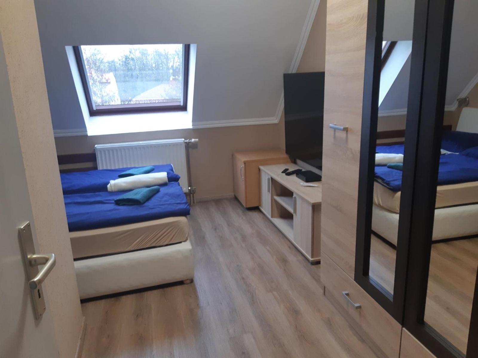 Bajnok Apartman ヘーヴィーズ エクステリア 写真
