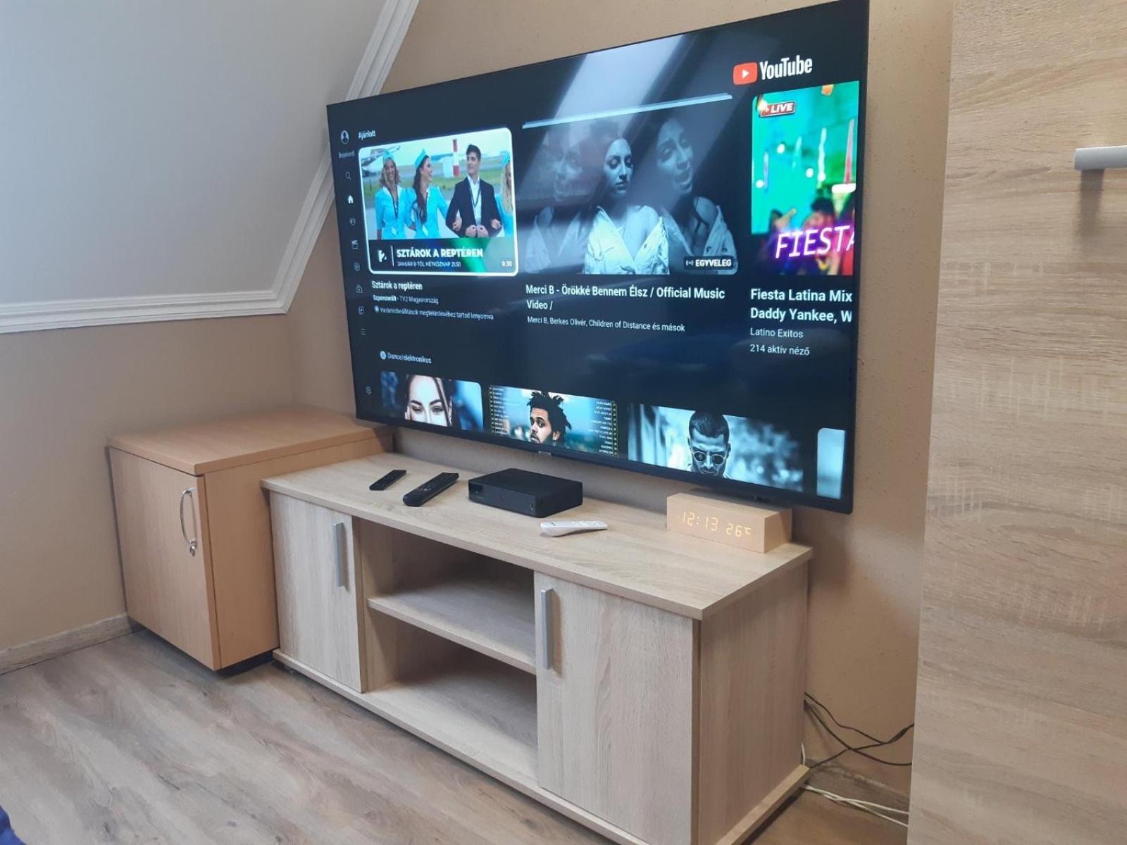Bajnok Apartman ヘーヴィーズ エクステリア 写真