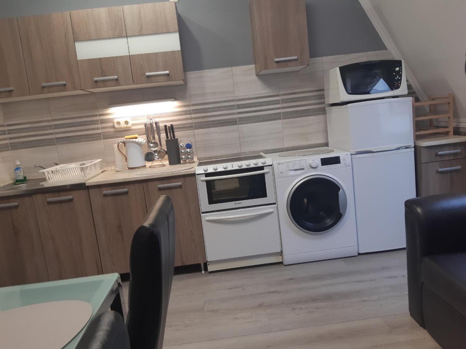 Bajnok Apartman ヘーヴィーズ エクステリア 写真