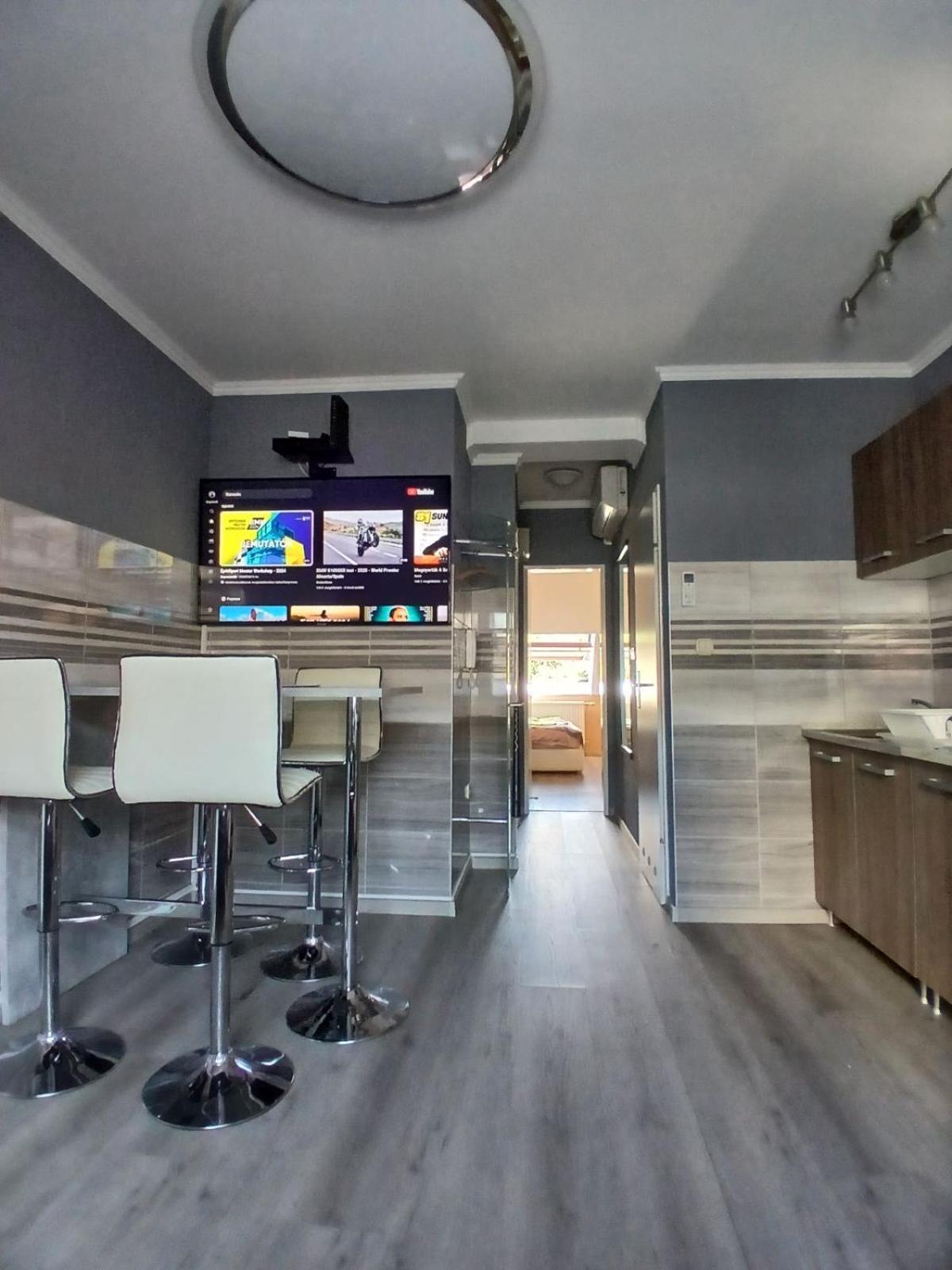Bajnok Apartman ヘーヴィーズ エクステリア 写真