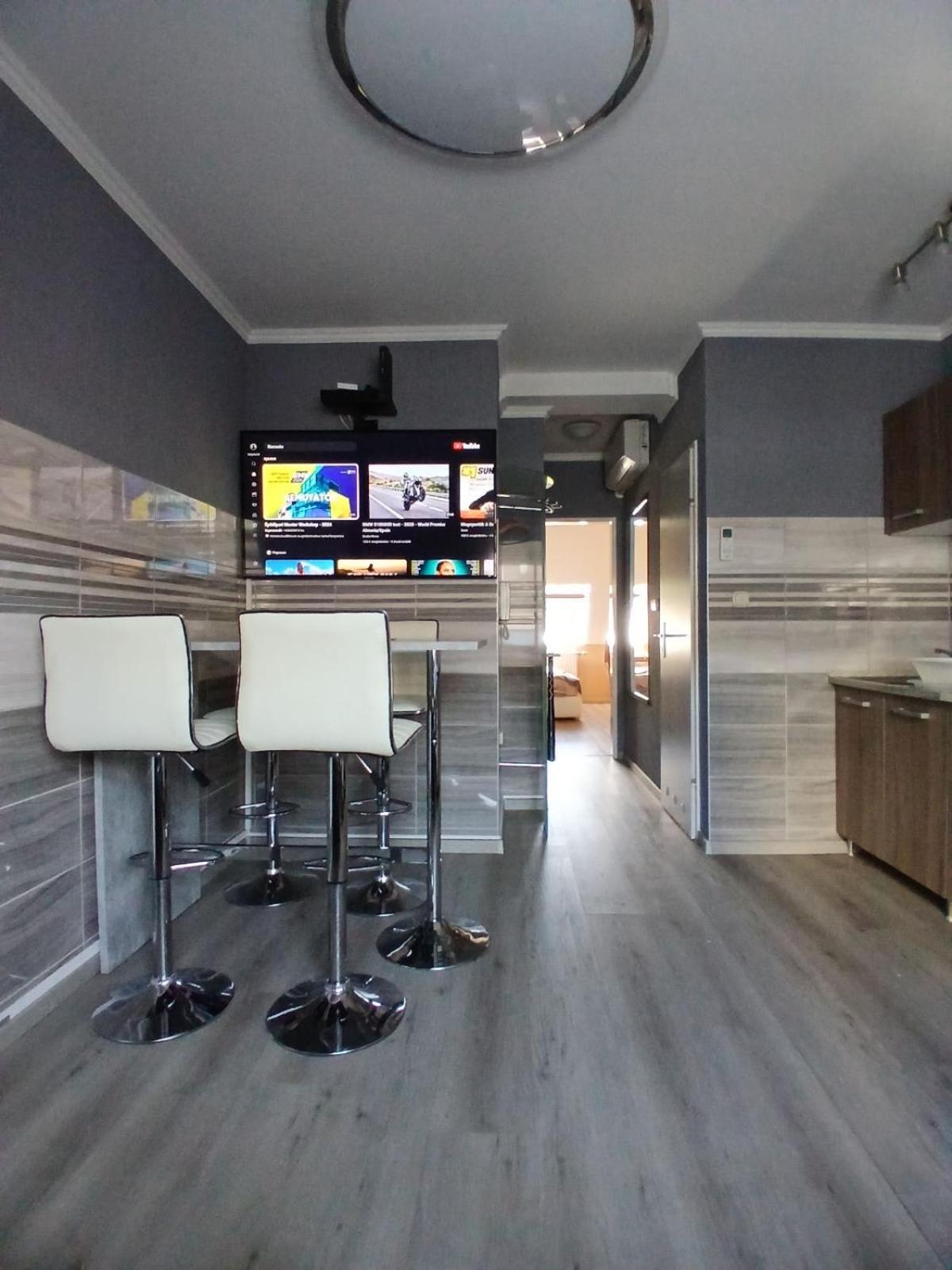 Bajnok Apartman ヘーヴィーズ エクステリア 写真